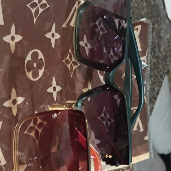 Source Unknown Black and Gold Square Sunglasses Bundle - Picture 4 of 13